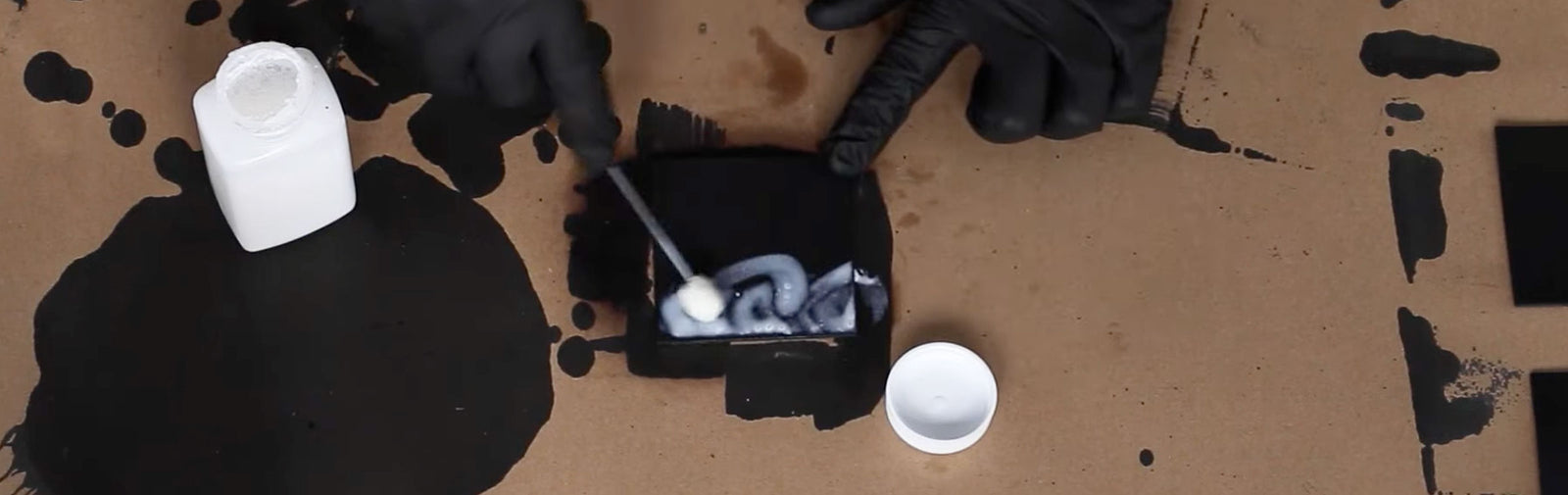 Elegir el aplicador perfecto: una guía sobre los aplicadores ideales para acabados de cuero 