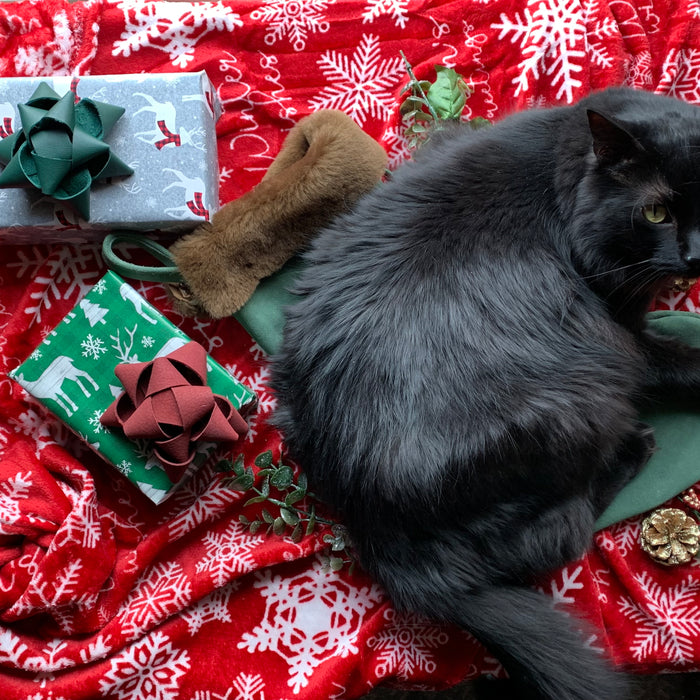 DIY Leather Bows: A Perfect Handmade Touch for the Holidays