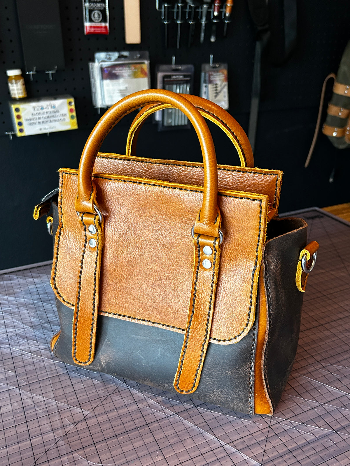 Leather Class Exciting Collaboration: Tandy Leather Teams Up with Creative Awl ...