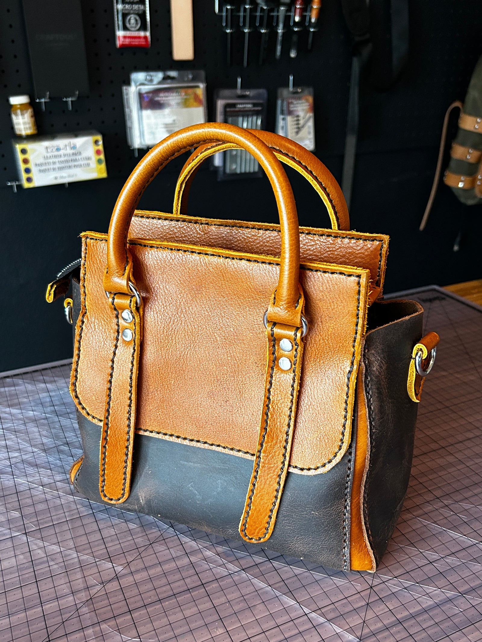 Collaboration passionnante : Tandy Leather s'associe à Creative Awl