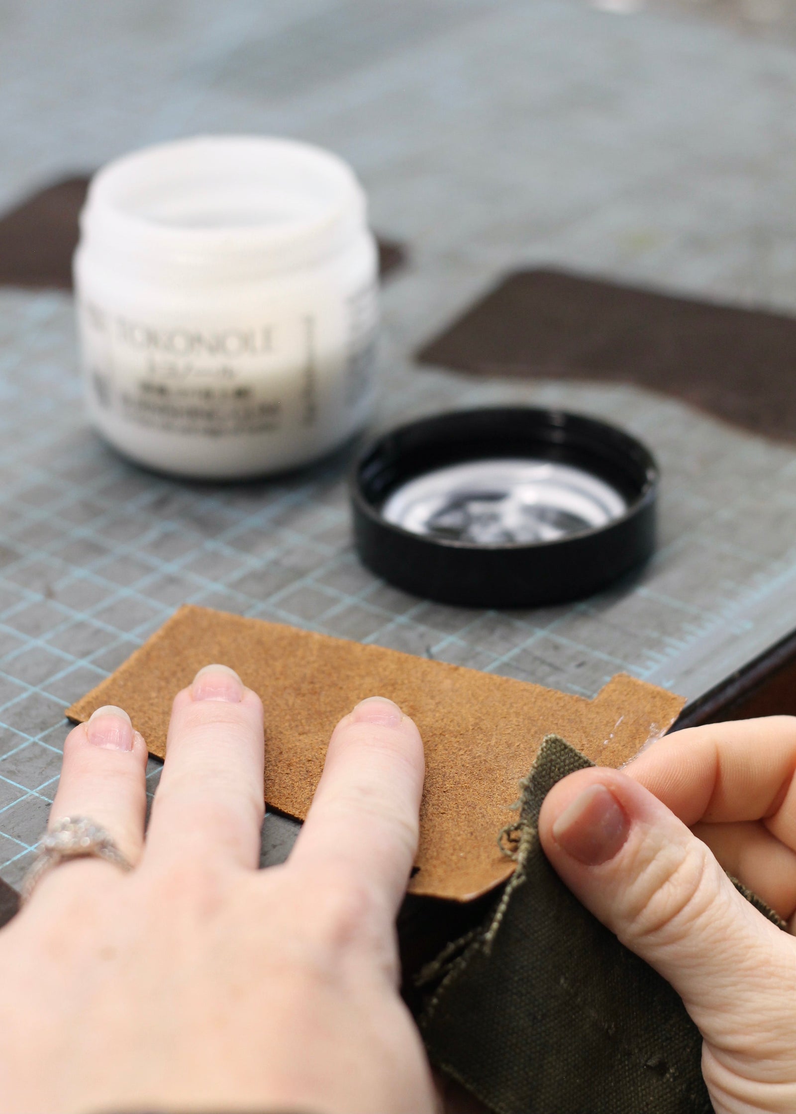 Edges Using Hand How to Hand Burnish Leather Edges in One Minute — Tandy Leather, Inc.