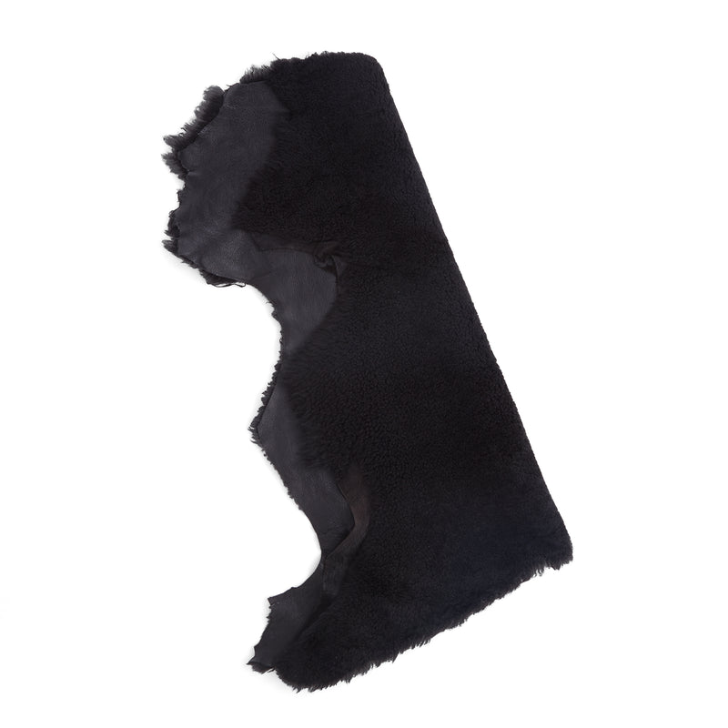 Piel de oveja rizada negra