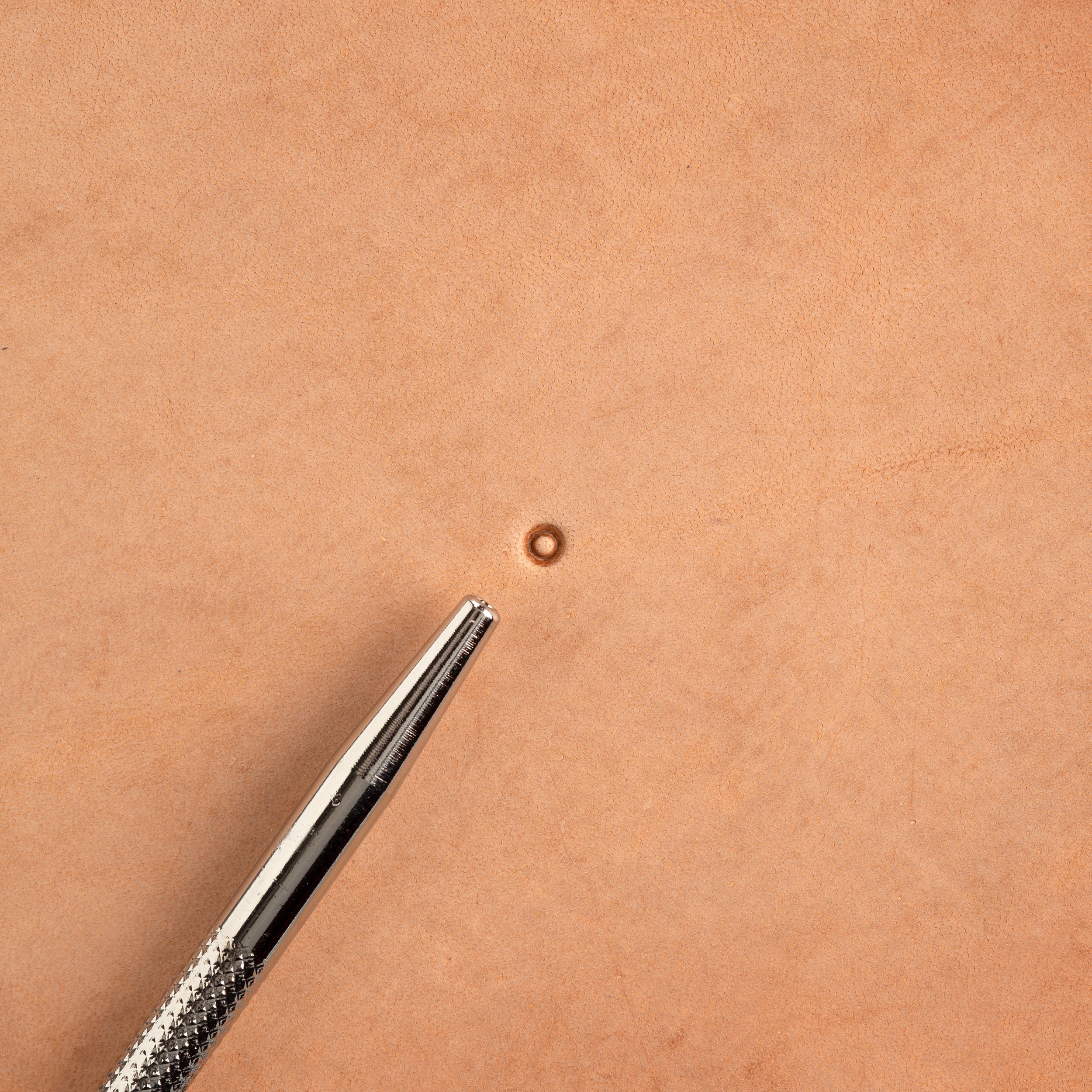 Craftool® Smooth Seeder Stamp | Tandy Leather — Tandy Leather, Inc.