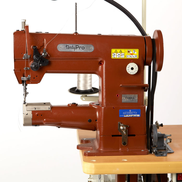 Máquina de coser de brazo cilíndrico TandyPro® Clase 26 con guía desplegable